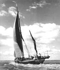 Repertor under sail, photographed by Den Phillips